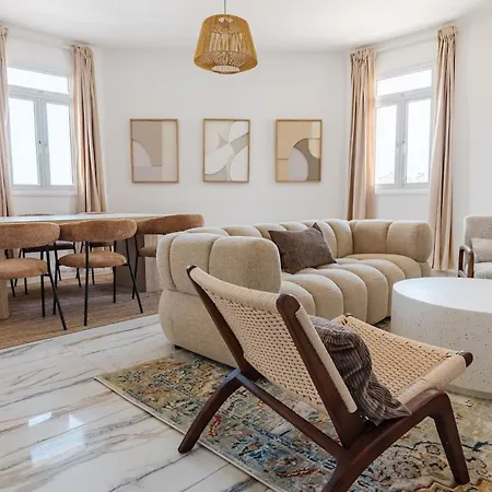 Modern 2-bedroom Near Salt لارنكا