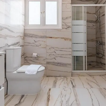 Modern 2-bedroom Near Salt Apartmán